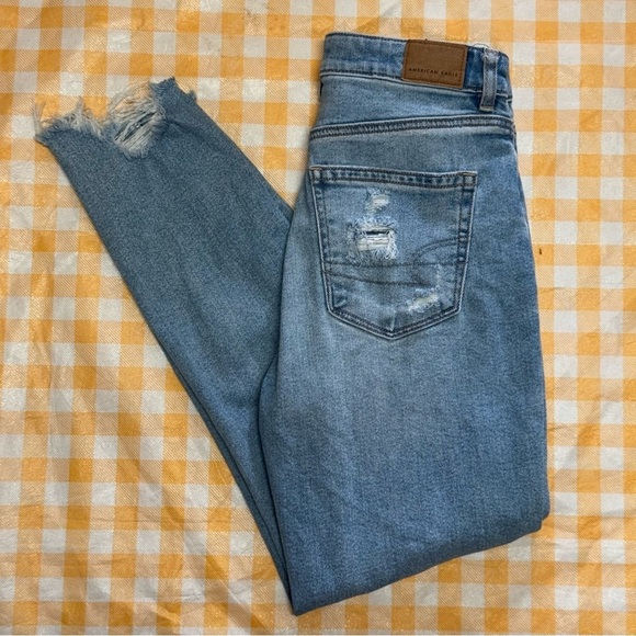 American Eagle Stretch Ripped Mom Jean in Daylight Destroy Blue Denim 2 - Picture 6 of 9